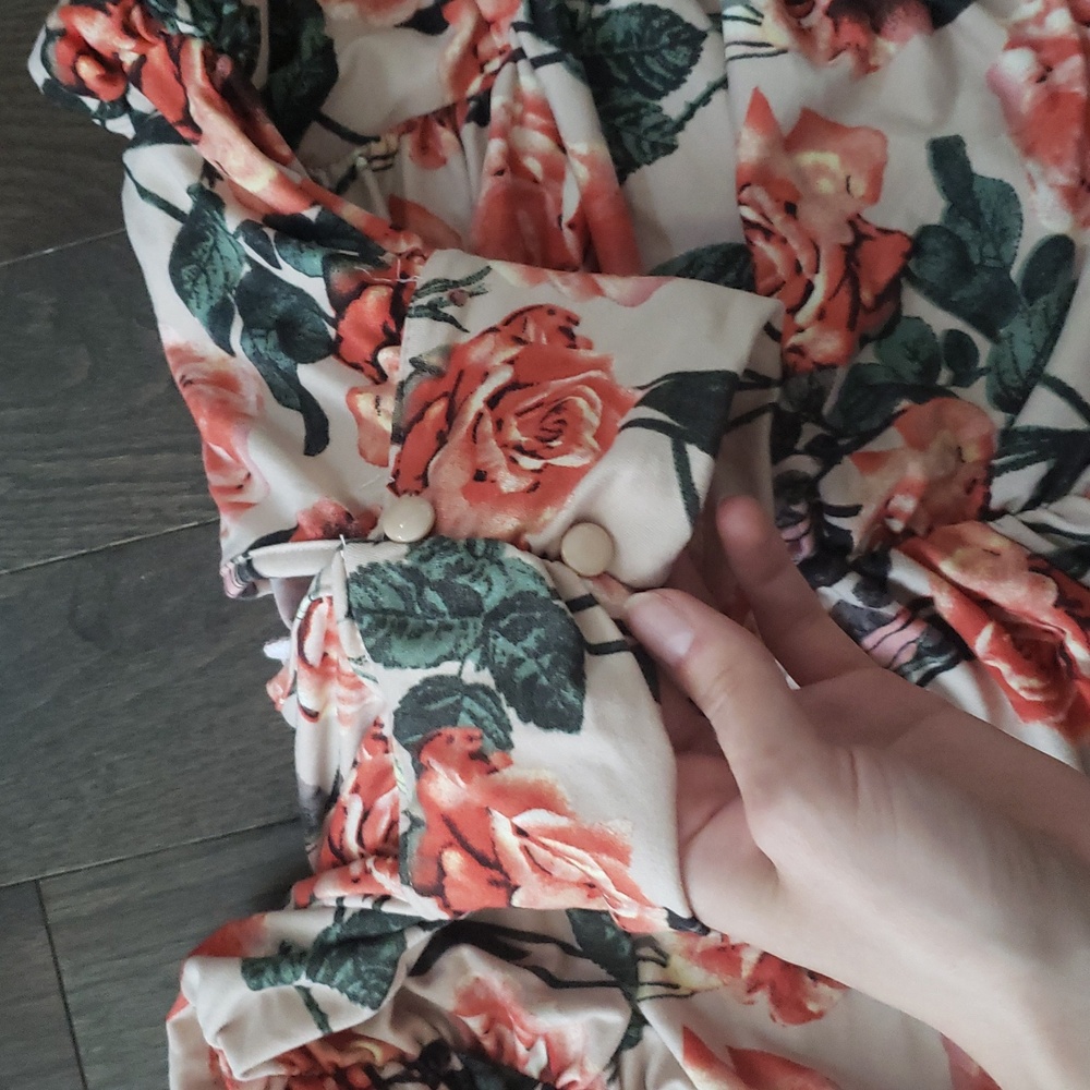 Beautiful Floral Top - Picture 3 of 4